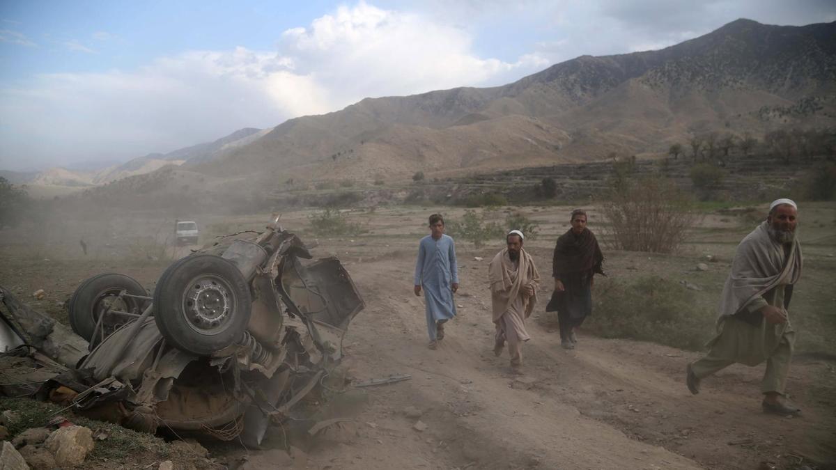 Afghans vote for second day amid violence and technical problems