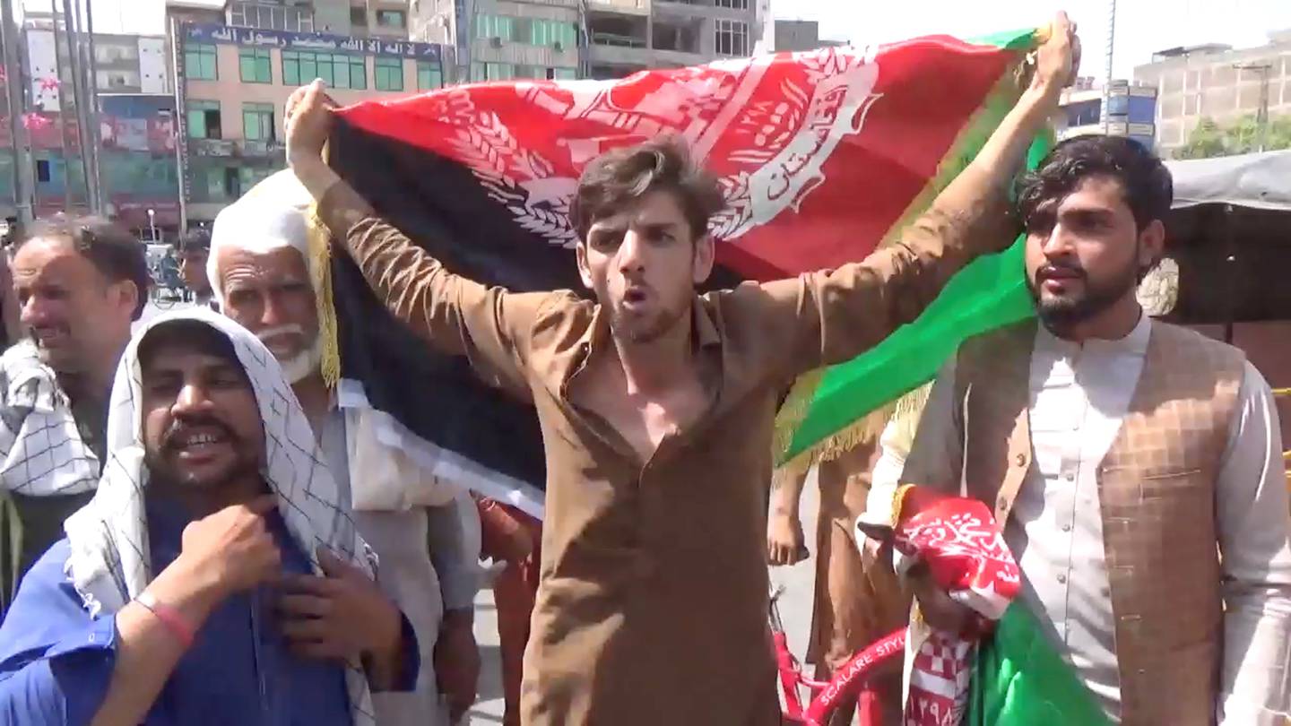 Taliban shoot at crowds of protesters in Jalalabad